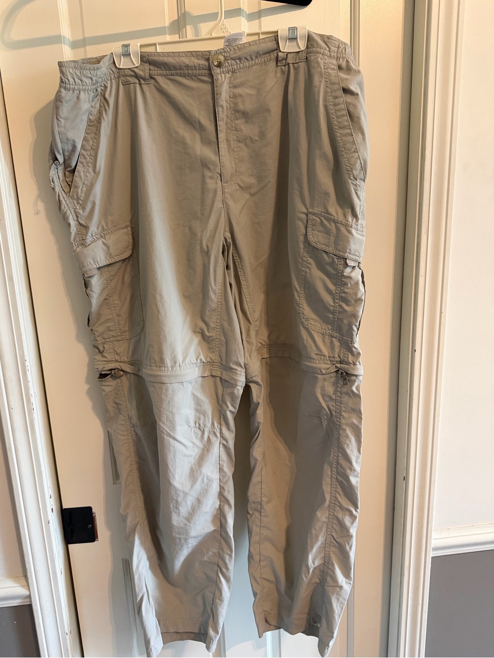 Columbia Men's Cargo Convertible Pants — Light Taupe